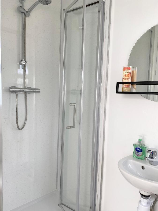 1 Ashford Road Guesthouse レッドヒル エクステリア 写真