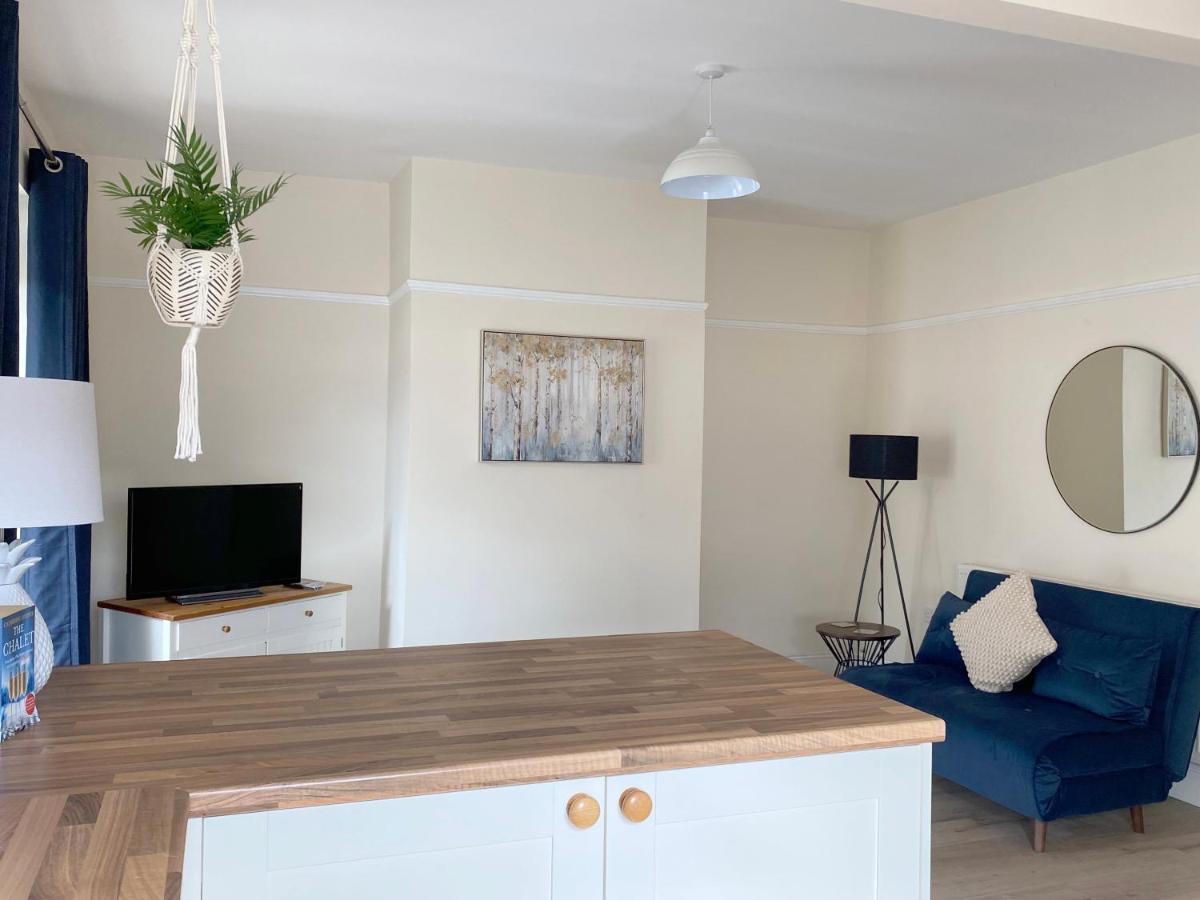 1 Ashford Road Guesthouse レッドヒル エクステリア 写真