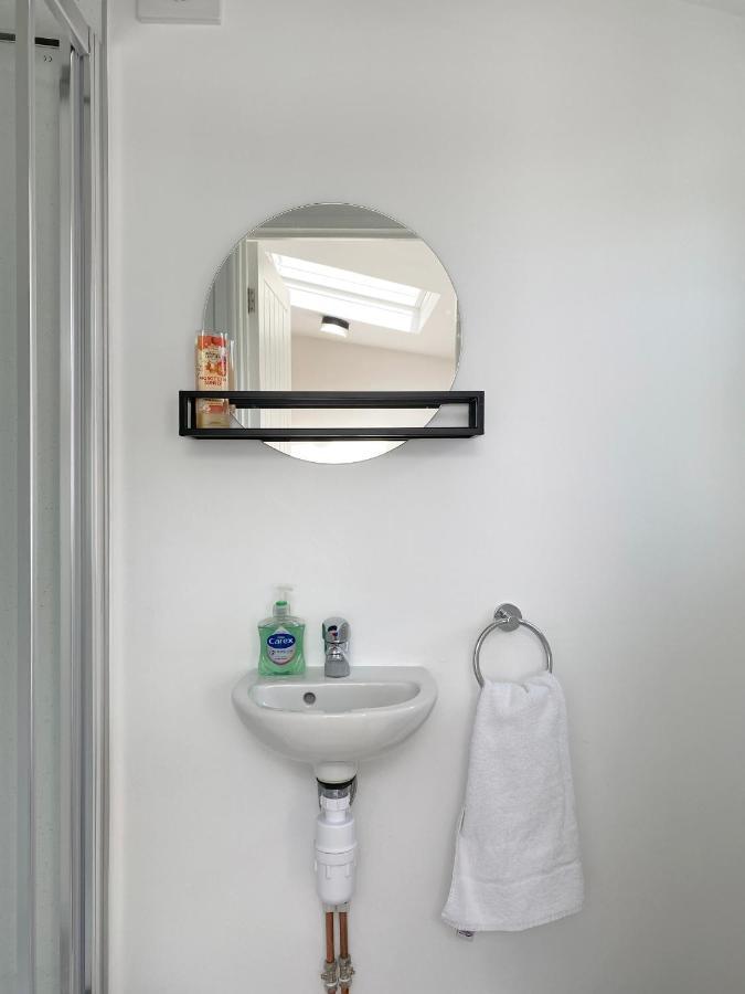 1 Ashford Road Guesthouse レッドヒル エクステリア 写真