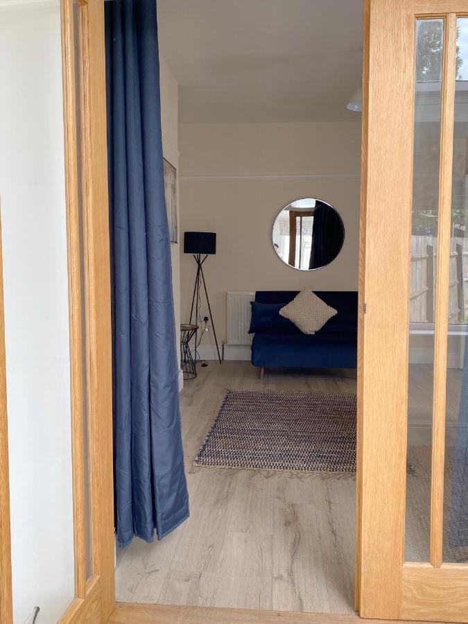 1 Ashford Road Guesthouse レッドヒル エクステリア 写真