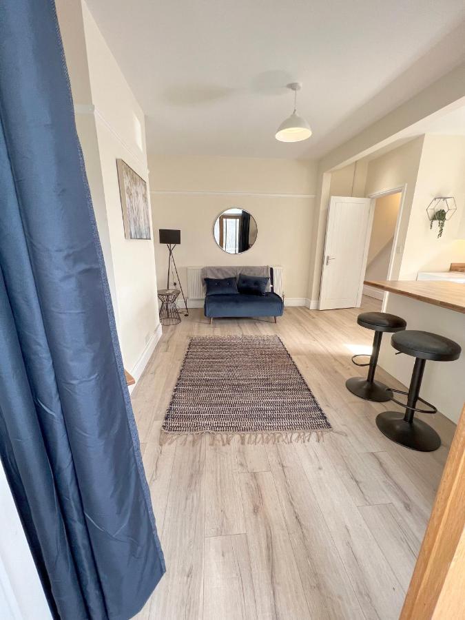 1 Ashford Road Guesthouse レッドヒル エクステリア 写真