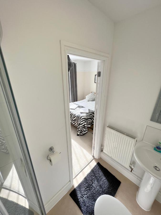 1 Ashford Road Guesthouse レッドヒル エクステリア 写真