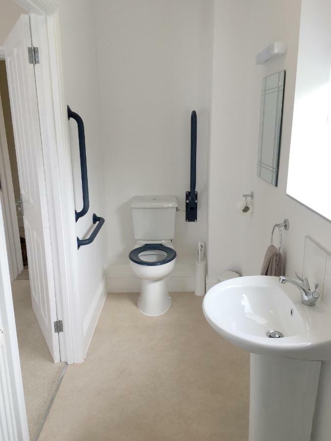 1 Ashford Road Guesthouse レッドヒル エクステリア 写真