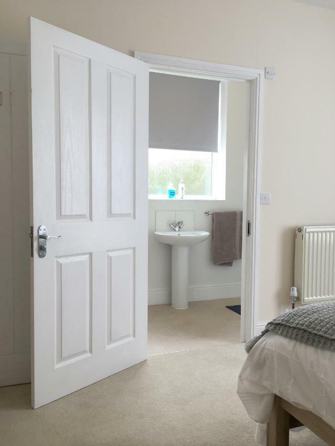 1 Ashford Road Guesthouse レッドヒル エクステリア 写真