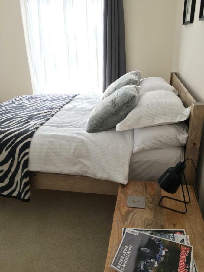 1 Ashford Road Guesthouse レッドヒル エクステリア 写真