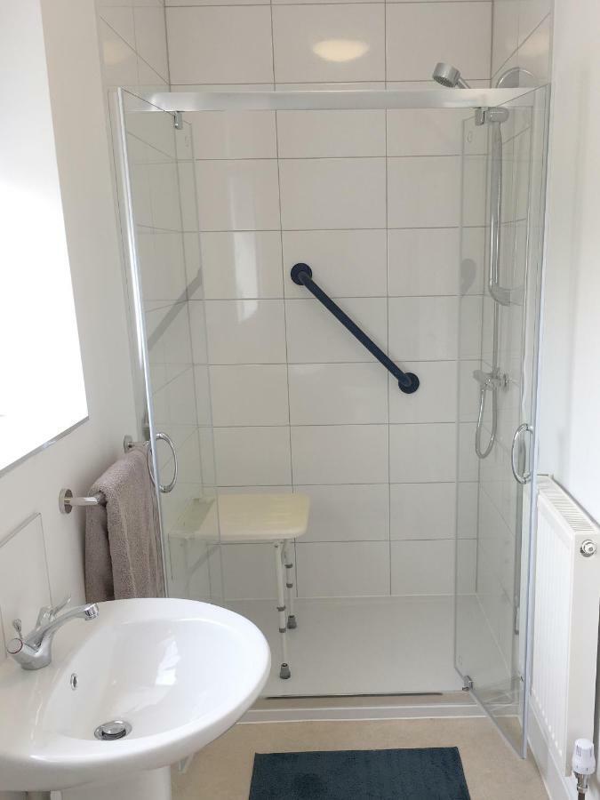 1 Ashford Road Guesthouse レッドヒル エクステリア 写真